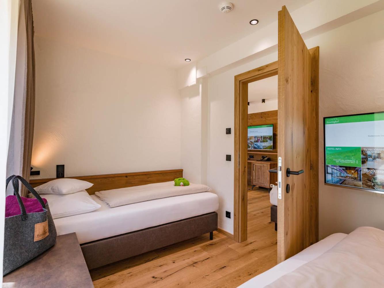 Hotel Penzinghof Oberndorf in Tirol Esterno foto